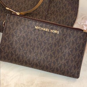 Michael Kors Wallet/Phone clutch